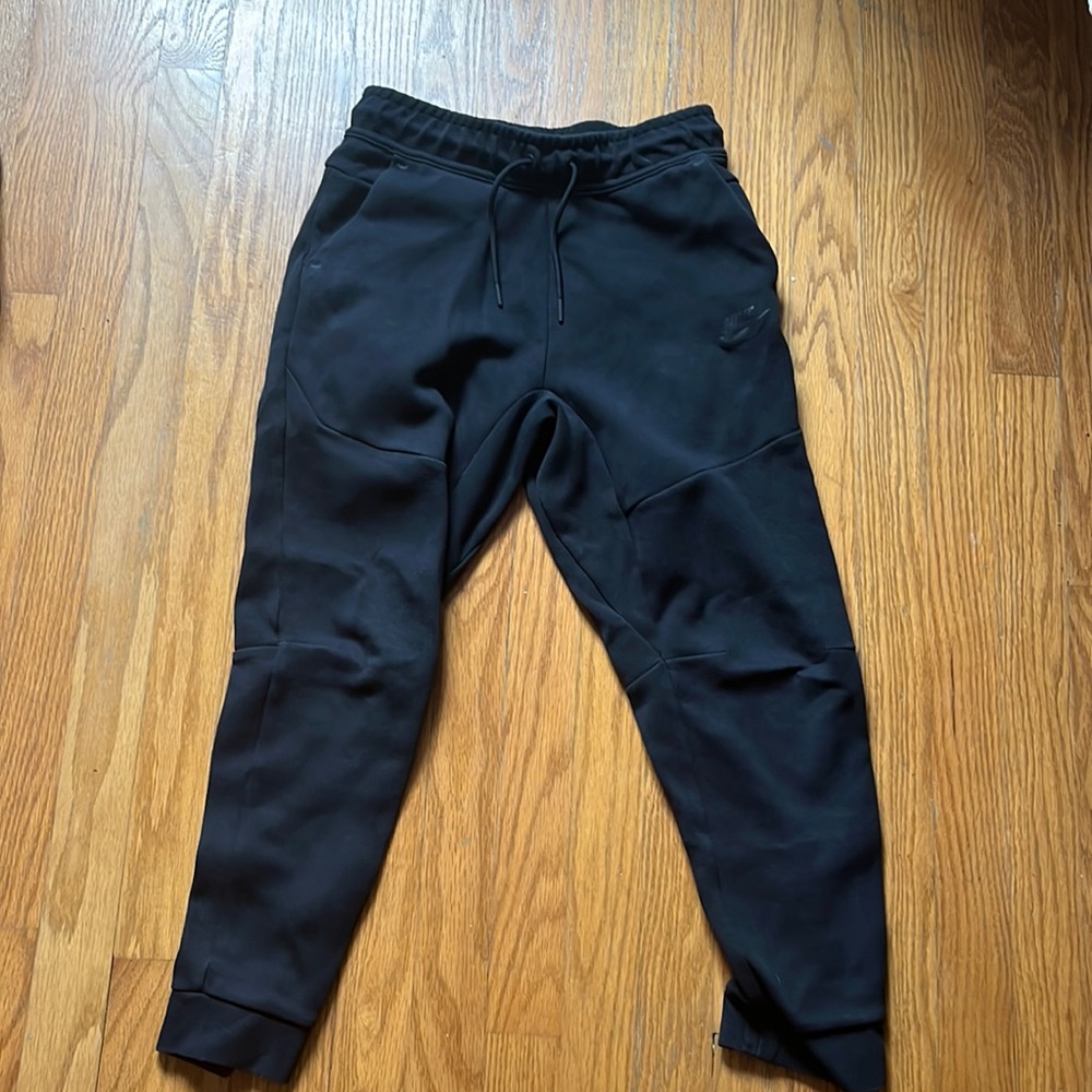 NIKE TECH PANTS BOYS SIZE LARGE